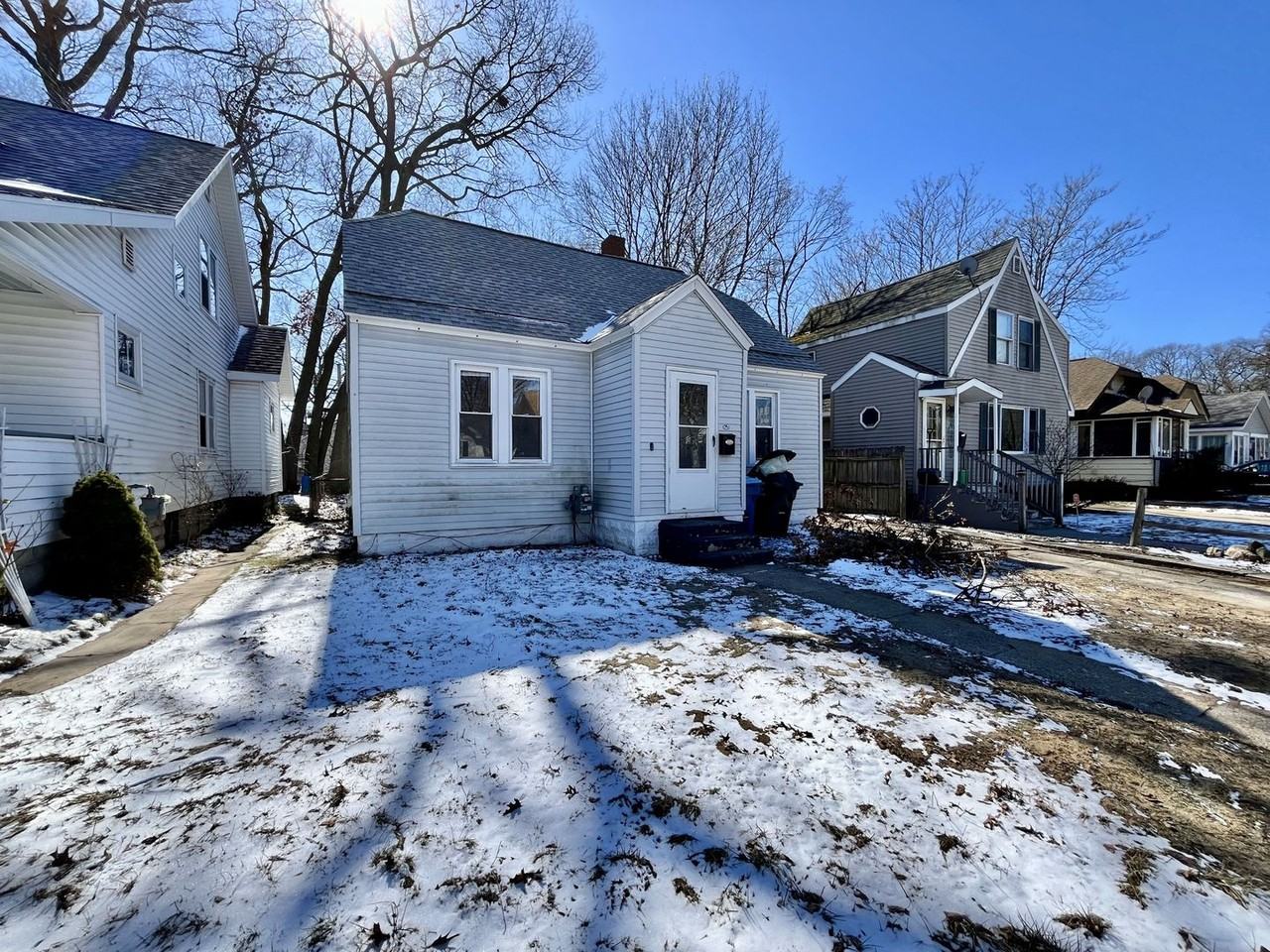 1251 Emerson Ave - Photo 2 of 17