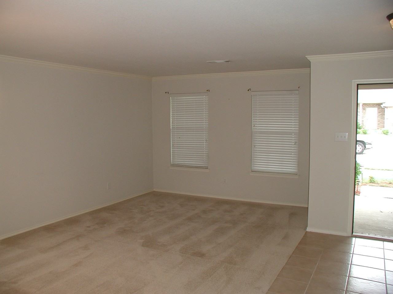 5128 Senator Dr - Photo 4 of 15