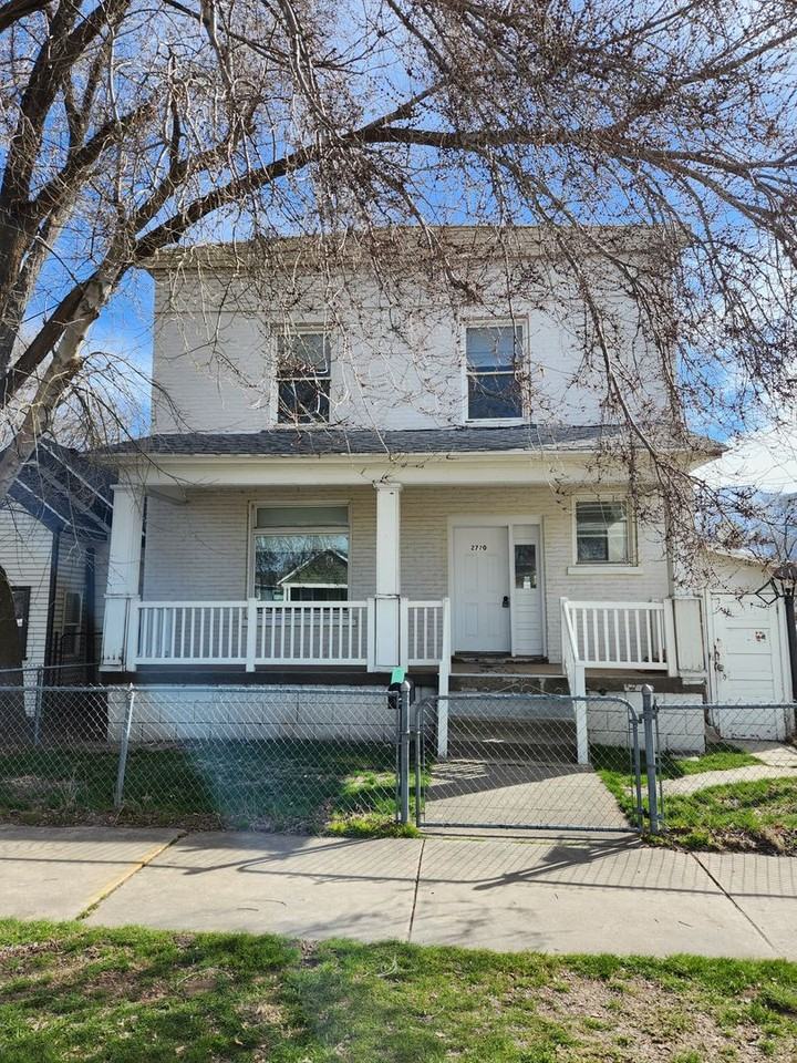 2720 Lincoln Ave - Photo 2 of 33