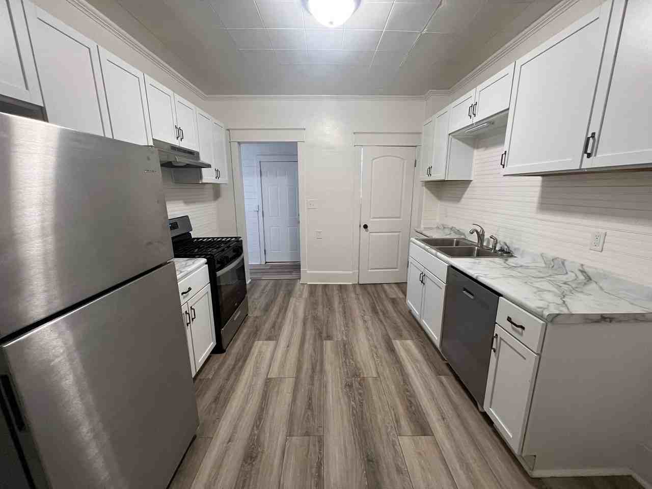 2317 19th St - Photo 3 of 22