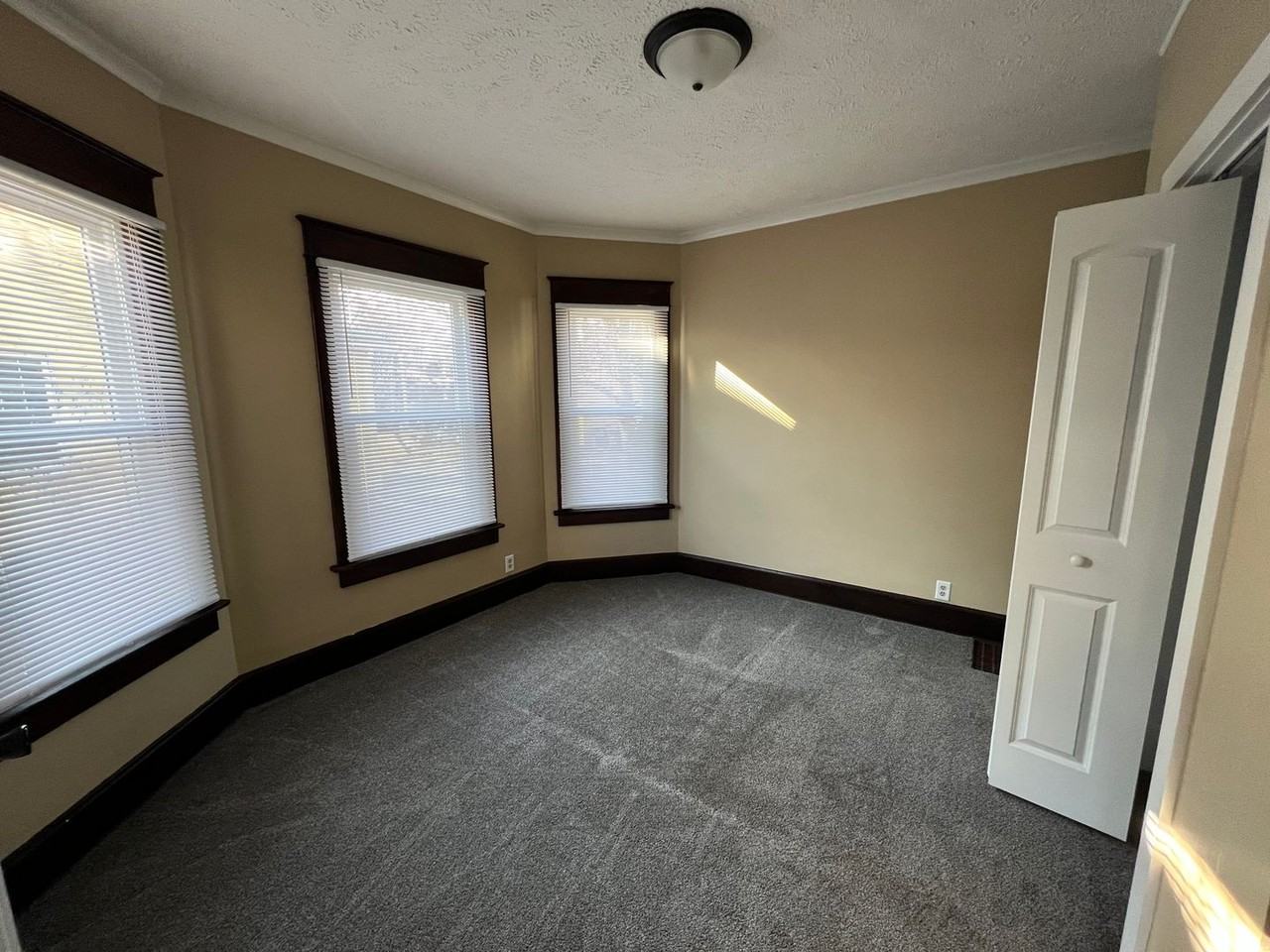 2317 19th St - Photo 5 of 22
