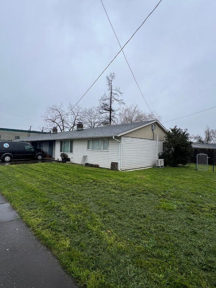 195 E 29th Ave - Photo 3 of 9