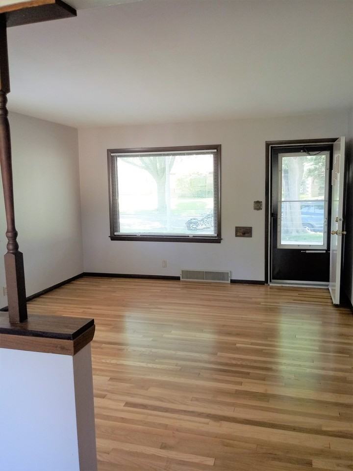 7811 W Herbert Ave - Photo 2 of 15