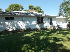 featured image of 2414 Meadowood St