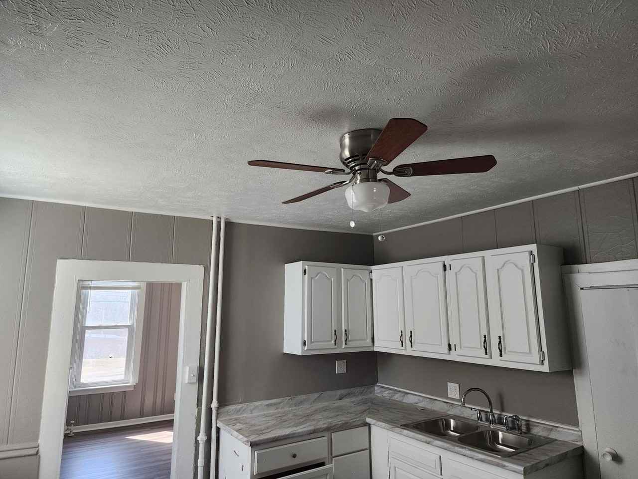 900 Erie Ave - Photo 3 of 14