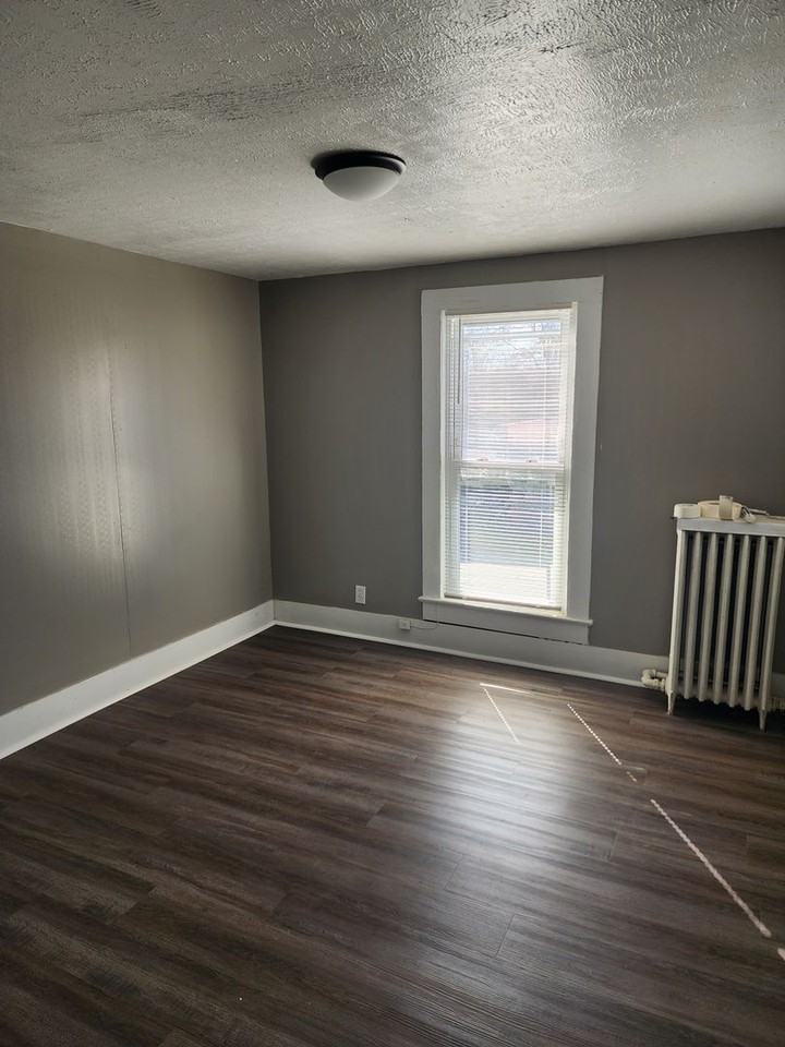 900 Erie Ave - Photo 5 of 14