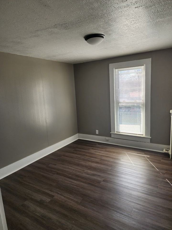 900 Erie Ave - Photo 6 of 14