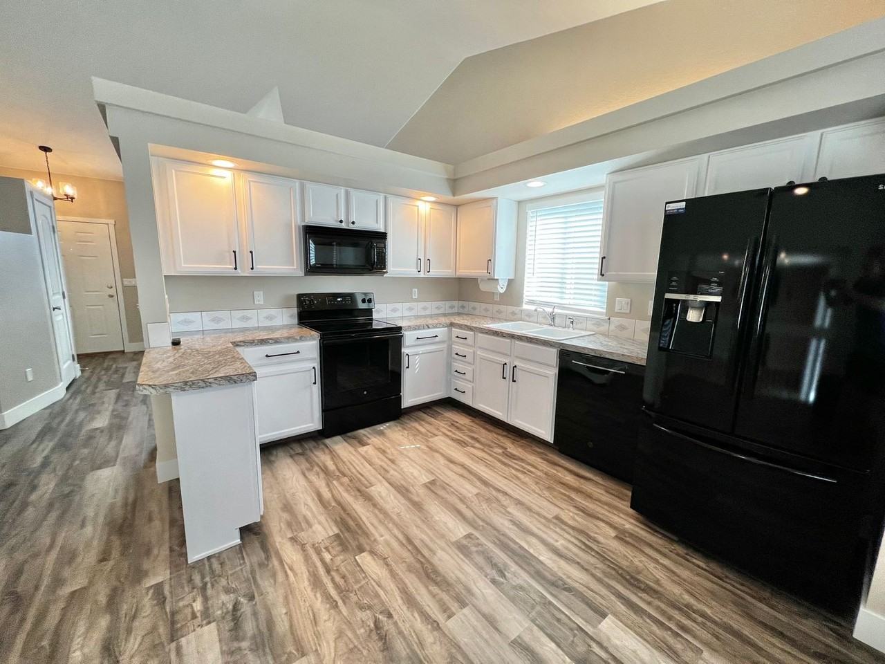 509 Haven Dr - Photo 3 of 32