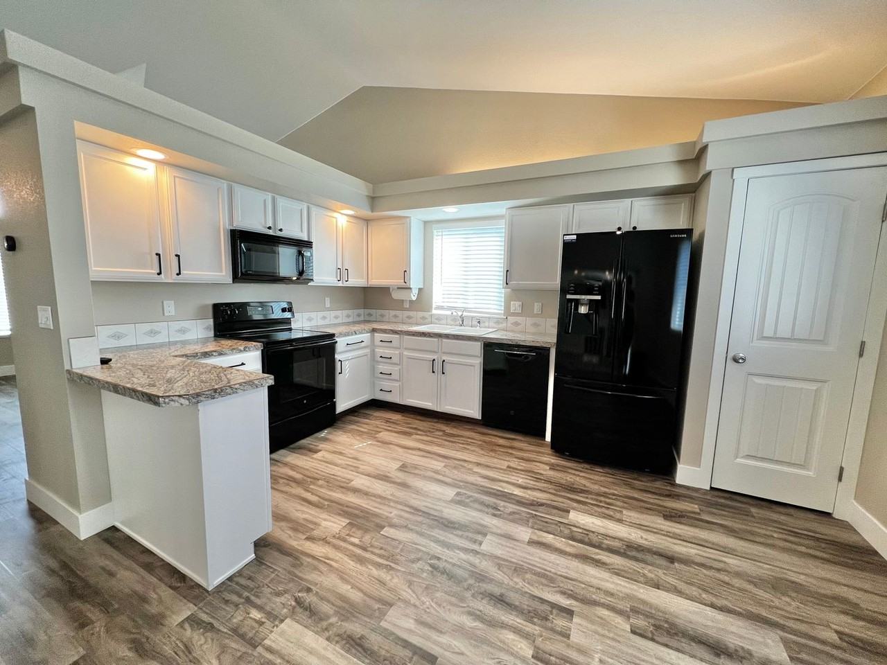 509 Haven Dr - Photo 4 of 32