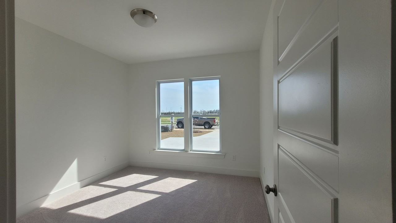 1575 Frankel Ave - Photo 6 of 9