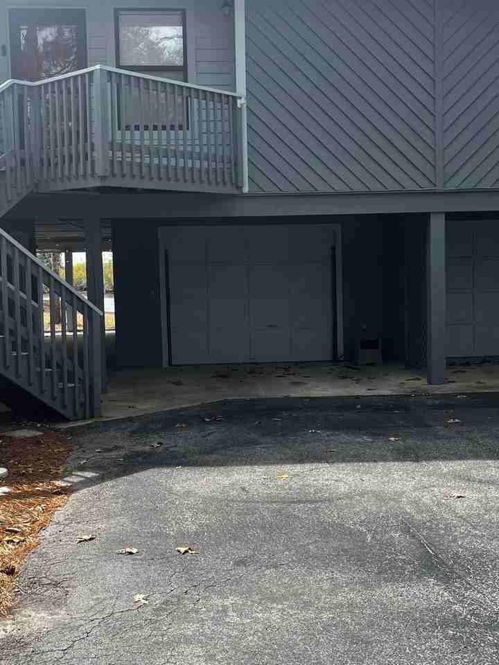 10042 Windward Dr - Photo 2 of 17