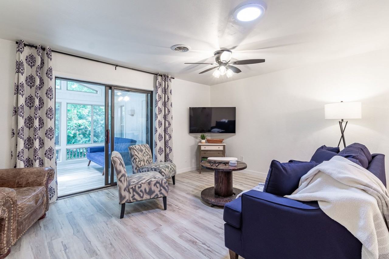 4 Everette Ln - Photo 3 of 27