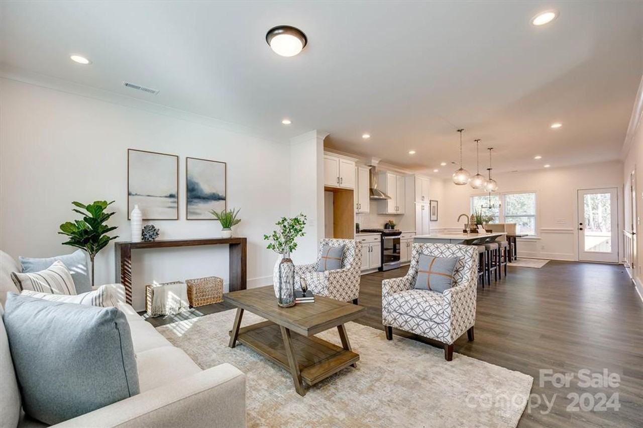 1233 Eastway Dr - Photo 2 of 31