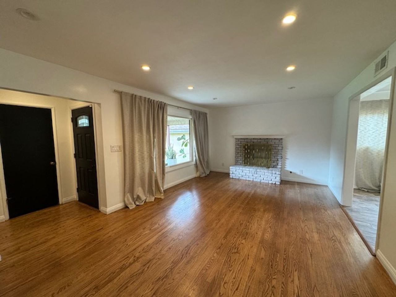 3550 La Crescenta Ave - Photo 3 of 26