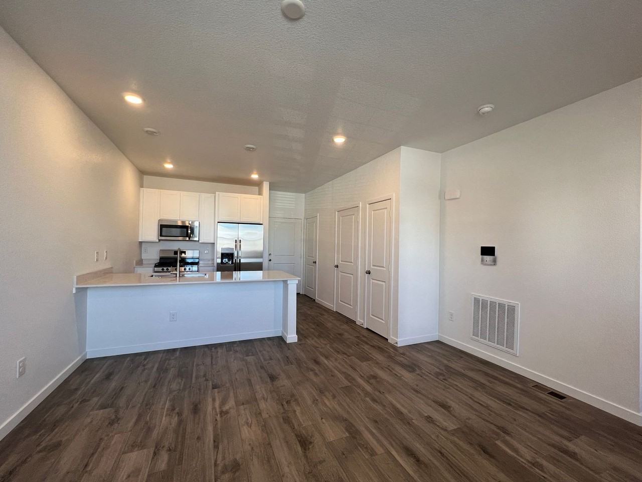 1512 Sun Way - Photo 4 of 21