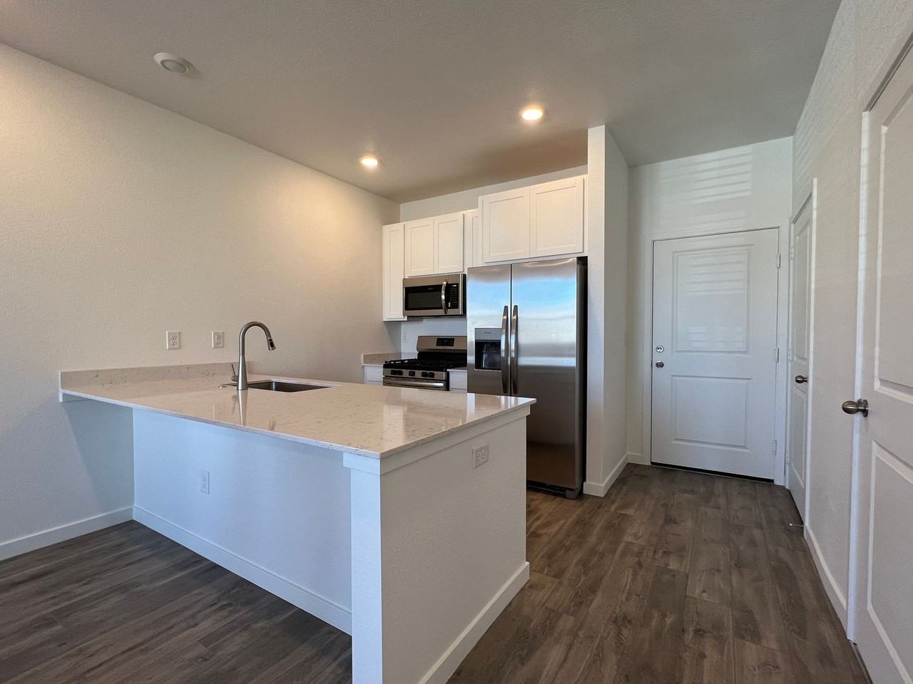 1512 Sun Way - Photo 6 of 21