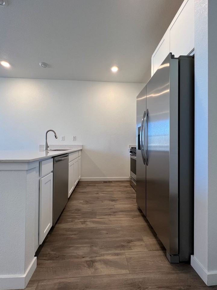 1512 Sun Way - Photo 7 of 21