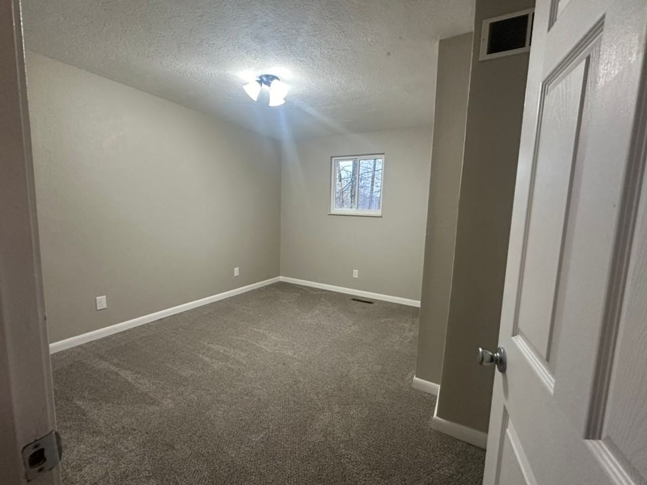 96 Forest Dr - Photo 7 of 10