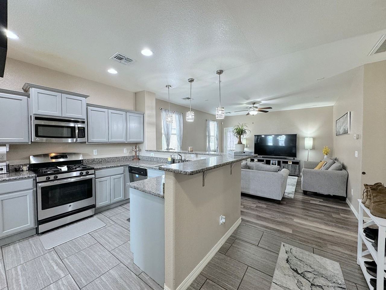 12160 Cherry Wood Ln - Photo 5 of 26