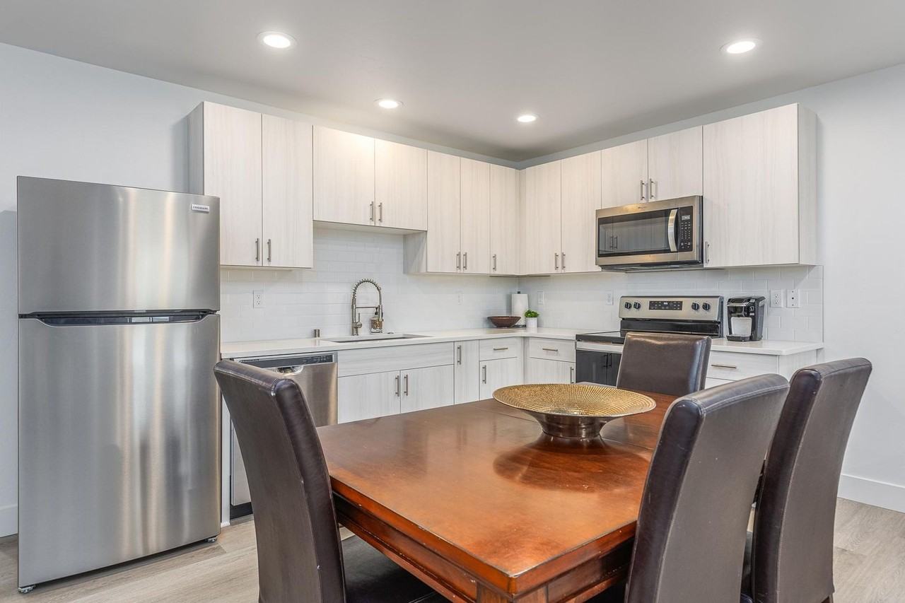 859 Duke Ln - Photo 4 of 17