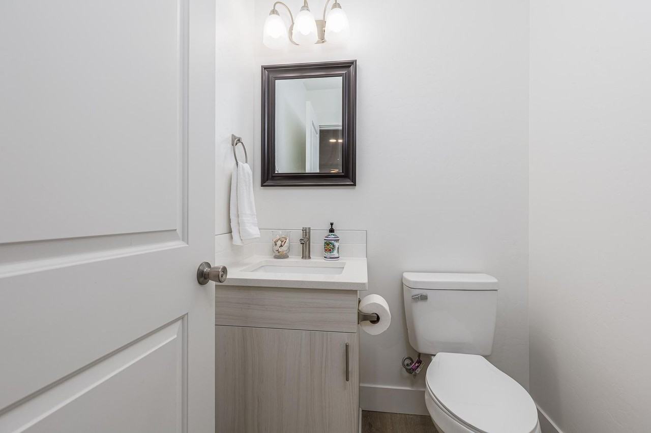 859 Duke Ln - Photo 7 of 17