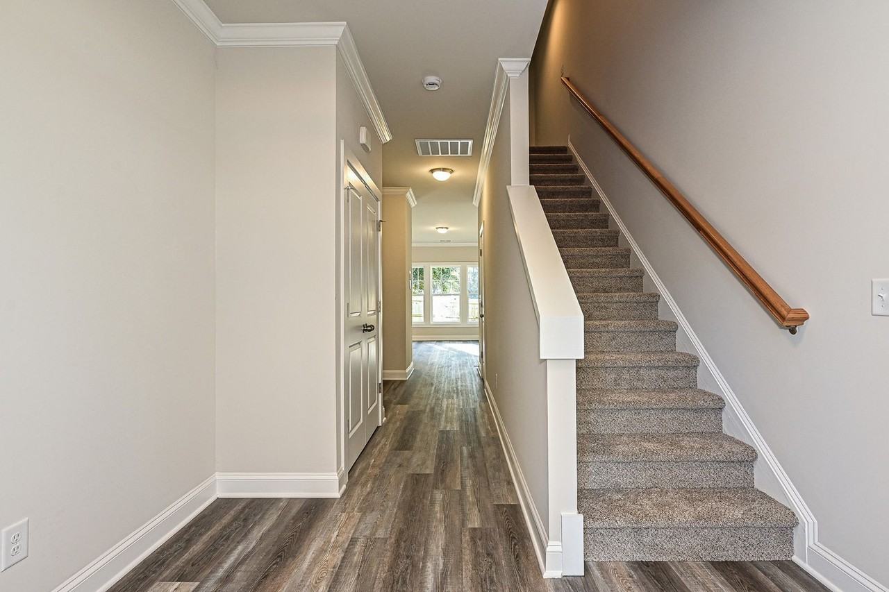 656 Chipley Ave - Photo 3 of 29