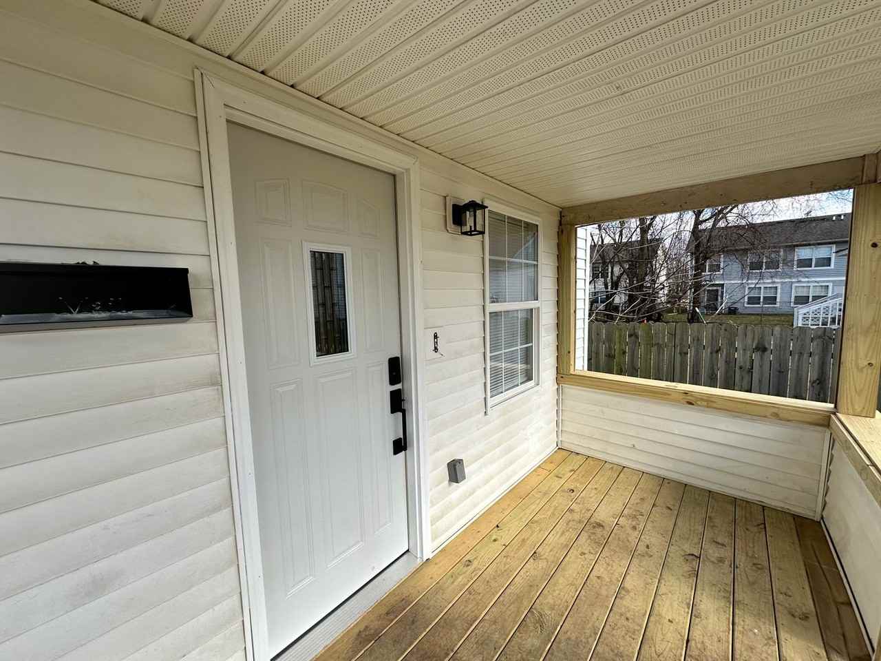 215 E North St - Photo 2 of 33