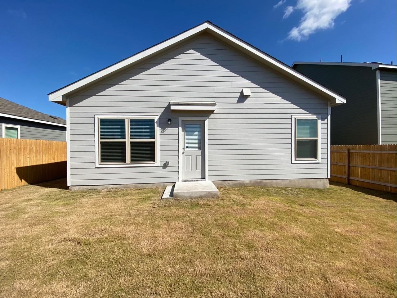 938 Circle Way #3H - Photo 2 of 14