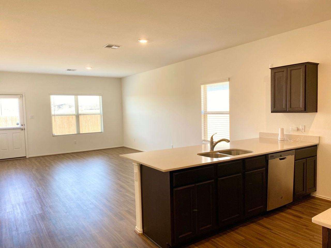 938 Circle Way #3H - Photo 3 of 14