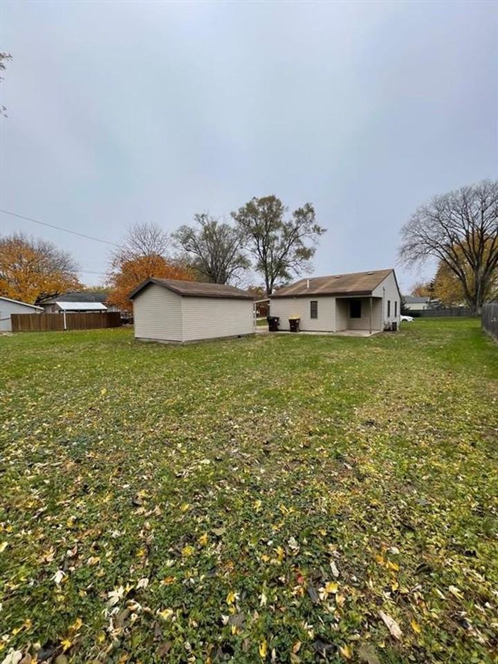 913 Grand Ave - Photo 2 of 9