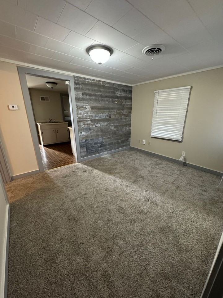 913 Grand Ave - Photo 3 of 9