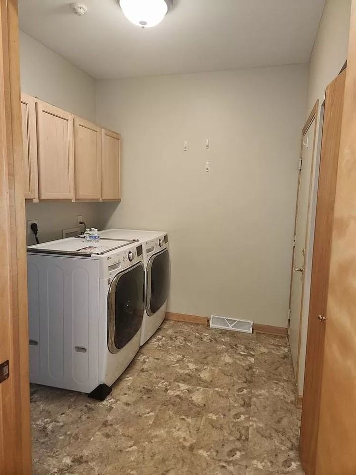 18315 W Wisconsin Ave - Photo 3 of 13