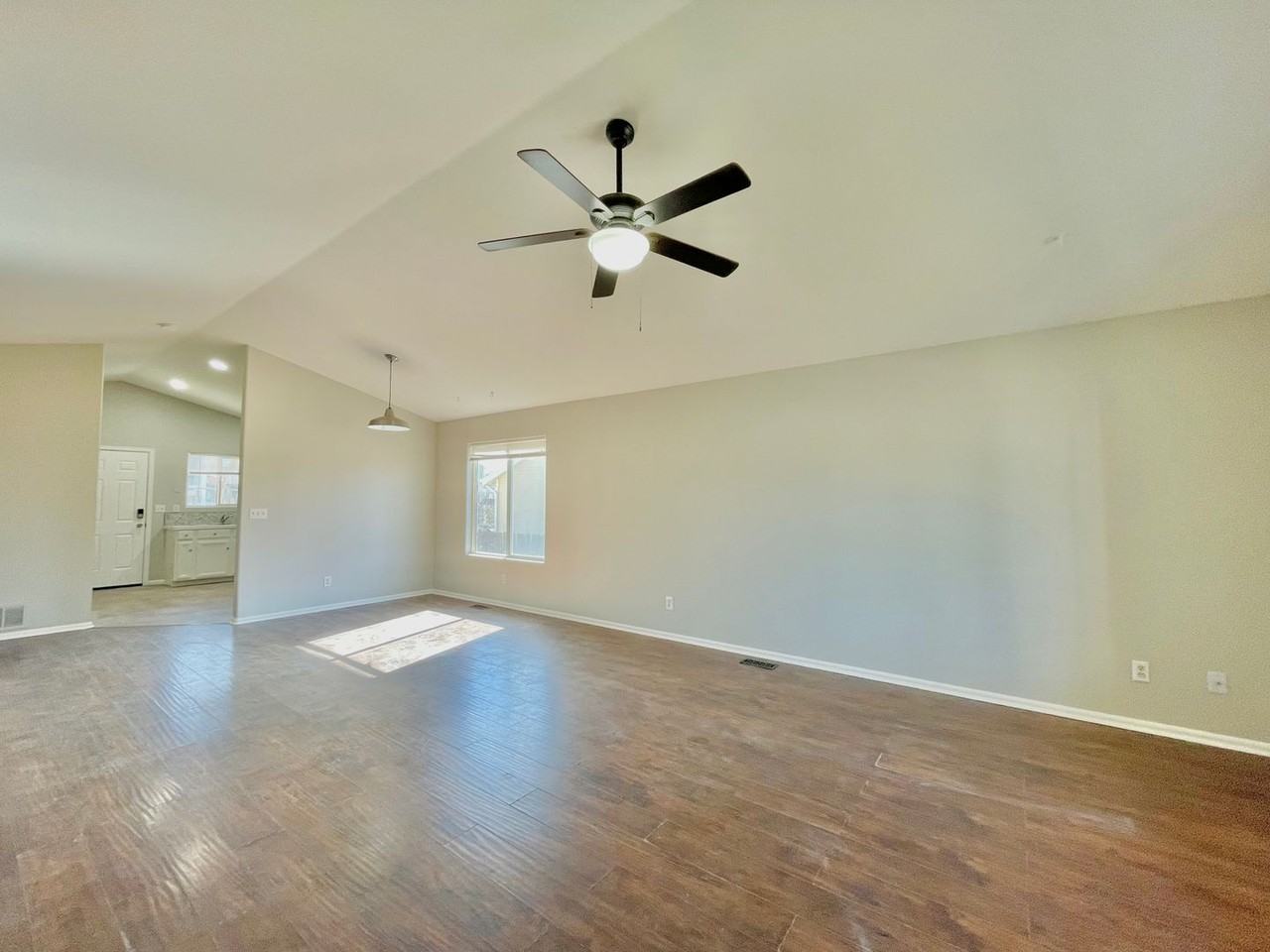 3206 Santa Fe Ave - Photo 3 of 22