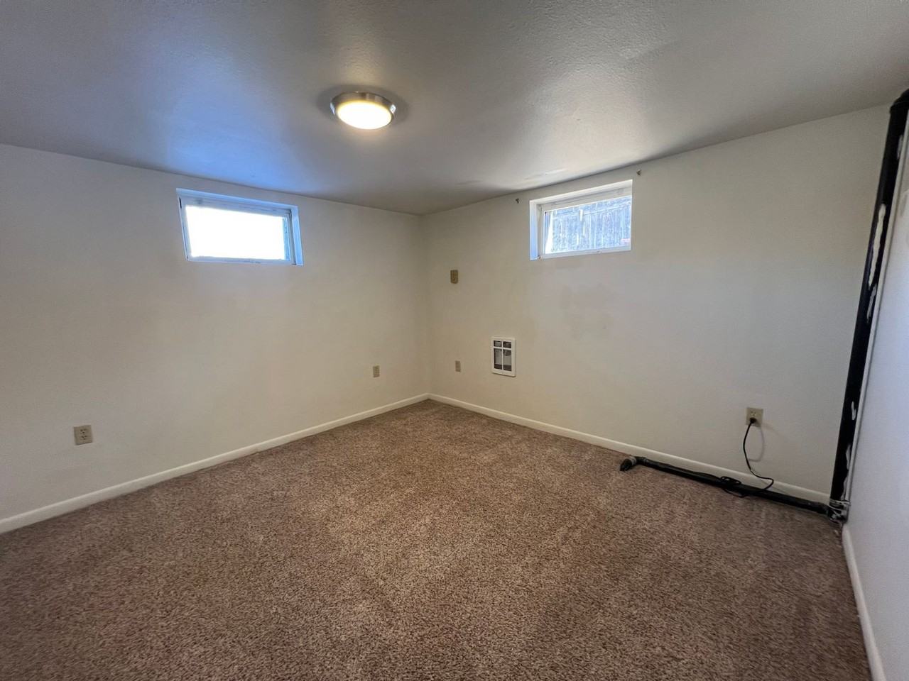 916 1/2 E Flint St - Photo 5 of 6