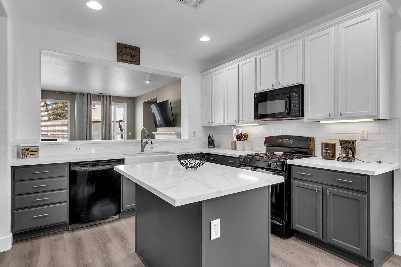 521 Beckfield Ct - Photo 3 of 40