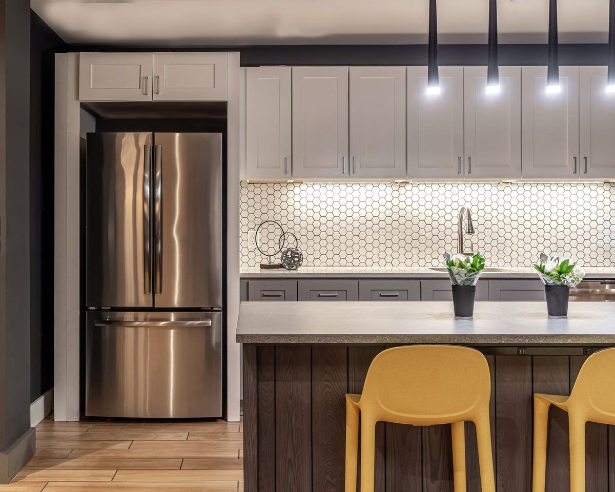 Luna on Pine - Photo 2 of 18