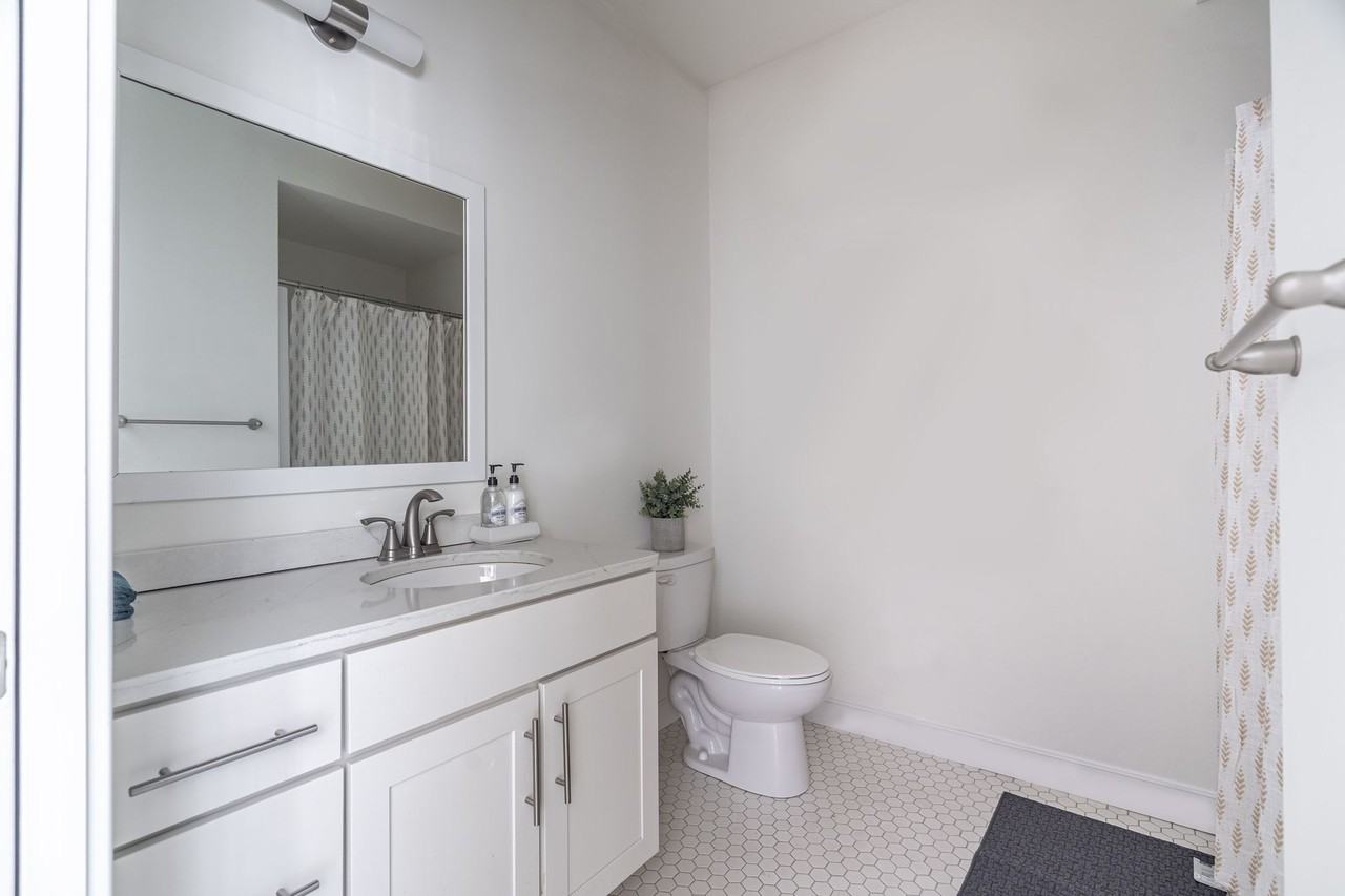 Luna on Pine - Photo 7 of 18