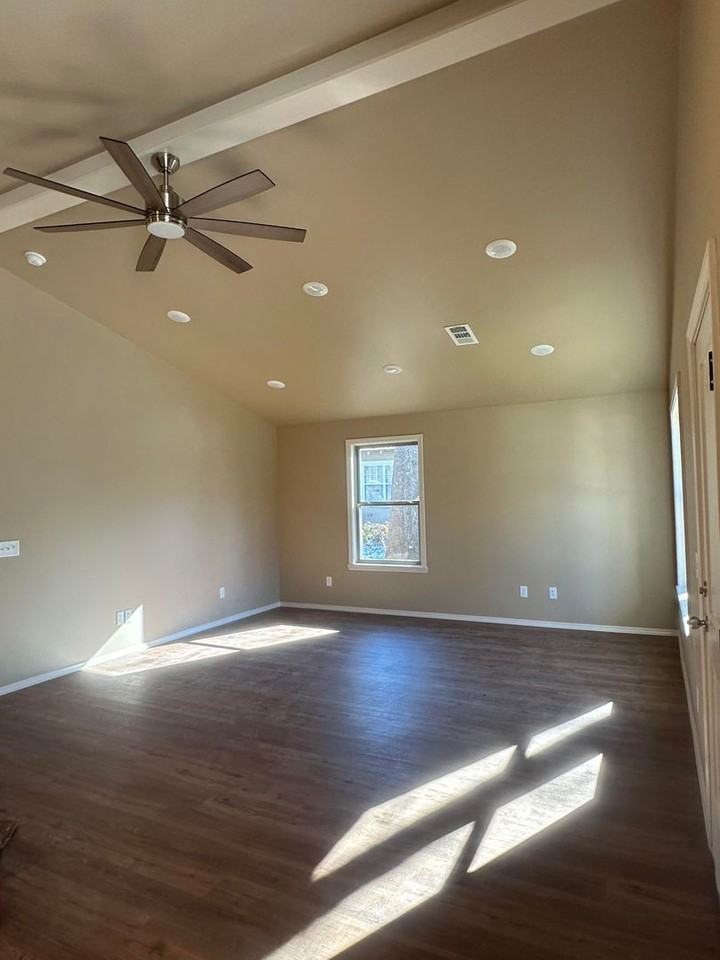 605 S Erie Ave - Photo 2 of 13