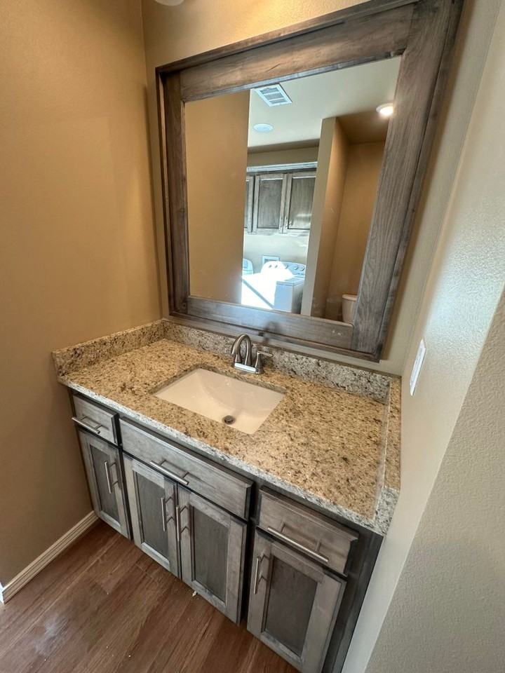 605 S Erie Ave - Photo 5 of 13