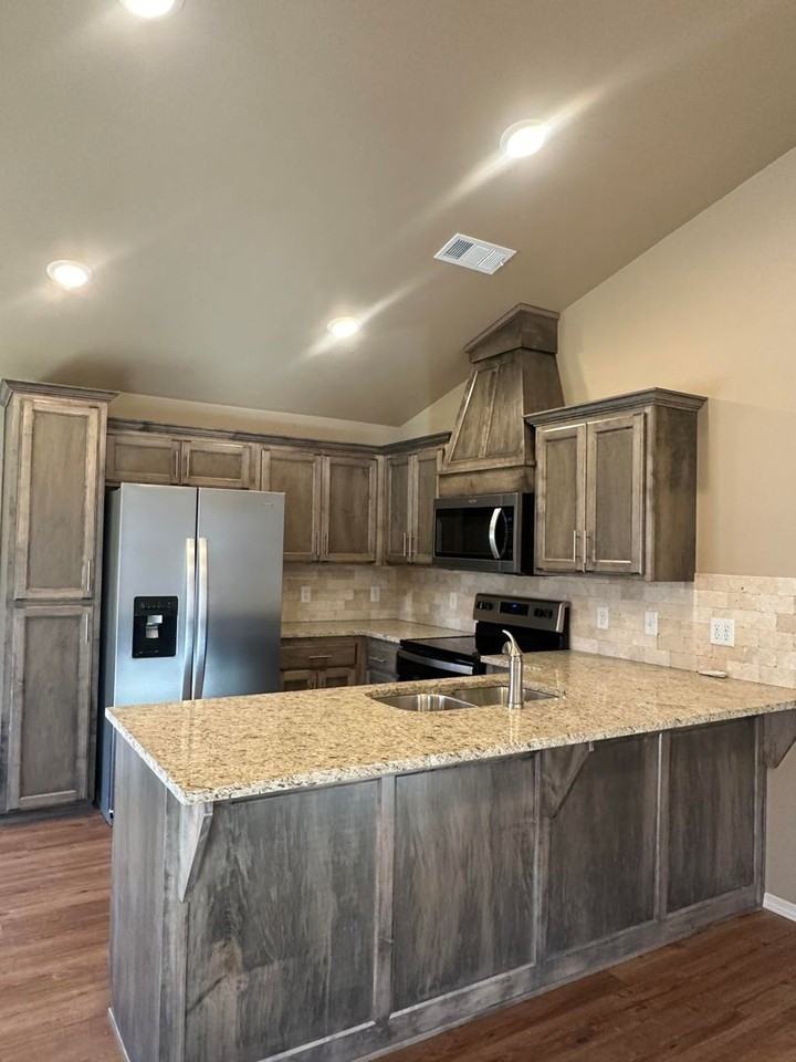 605 S Erie Ave - Photo 6 of 13