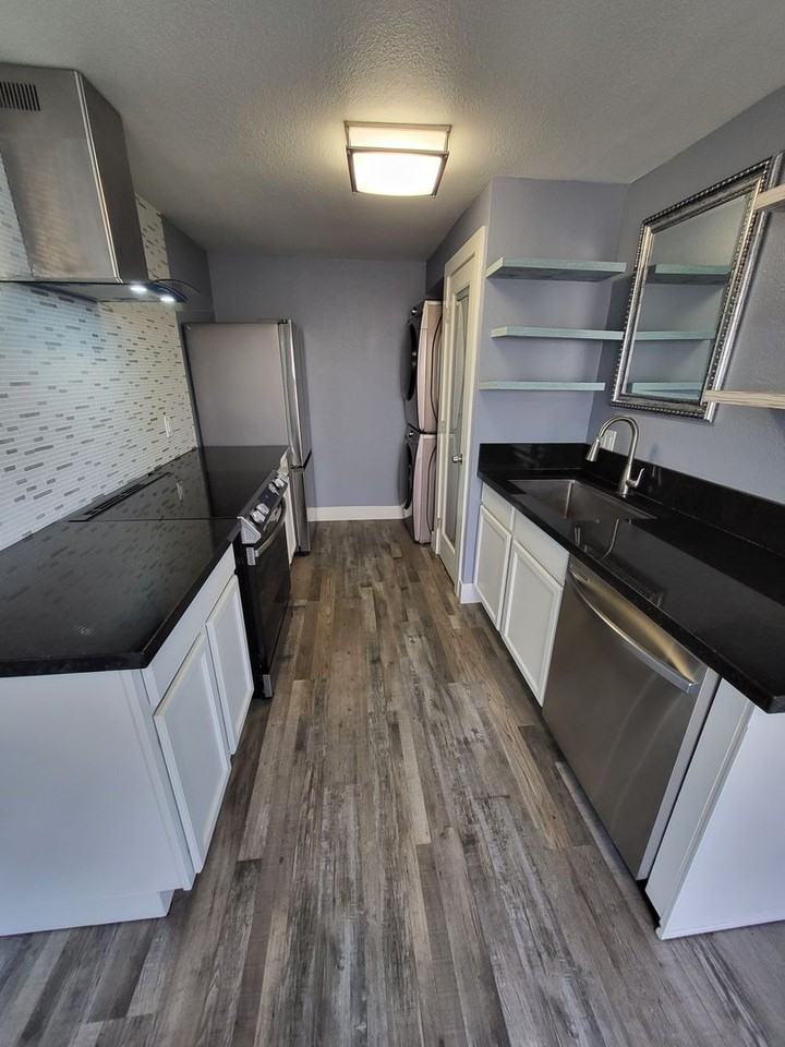 3410 Woodside Dr #30B - Photo 4 of 8