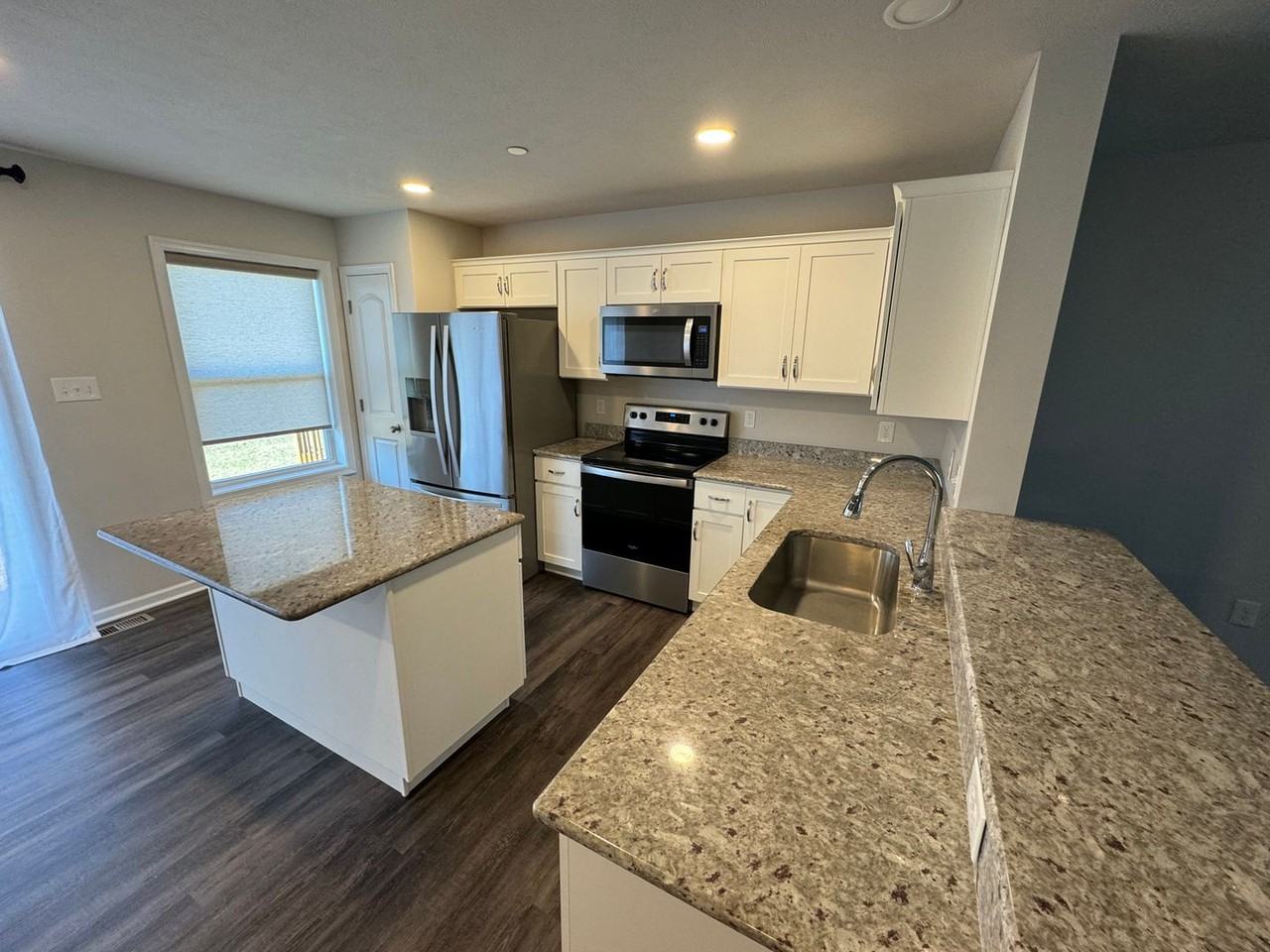 110 Amicus Dr - Photo 3 of 12