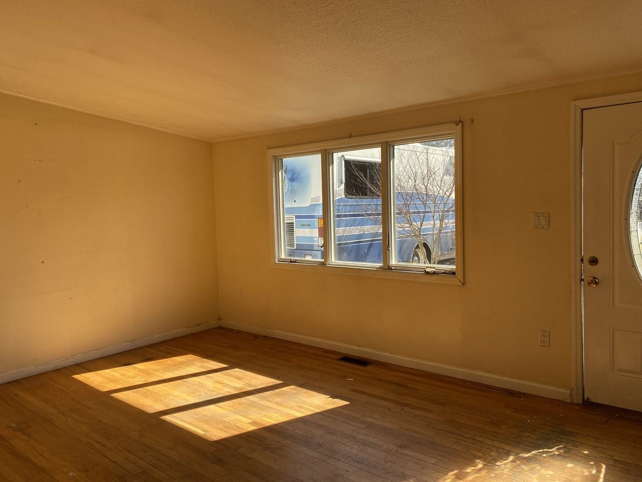 75 Whittier Dr - Photo 3 of 8