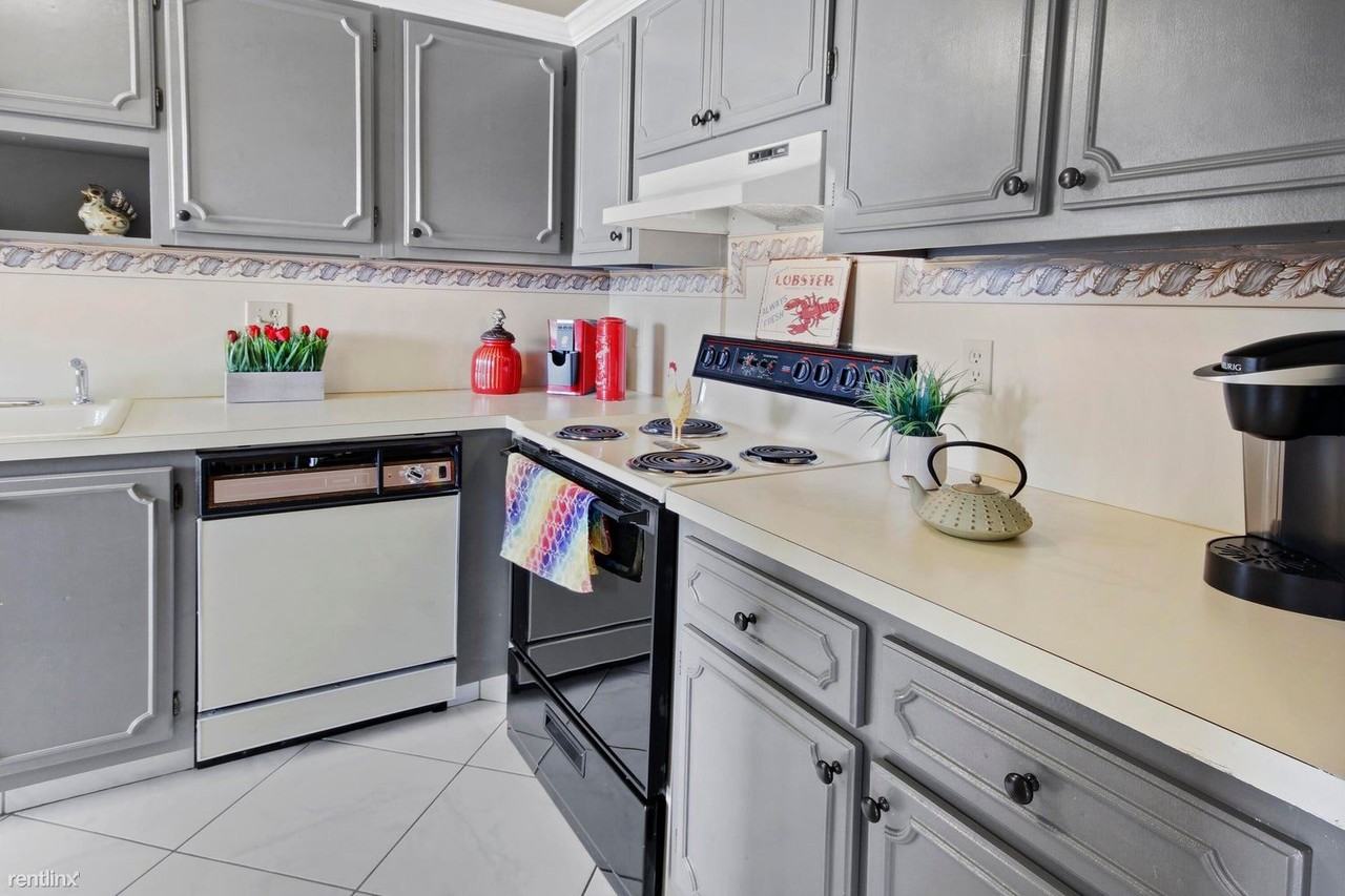 1001 Flame Vine Ave #202 - Photo 2 of 20