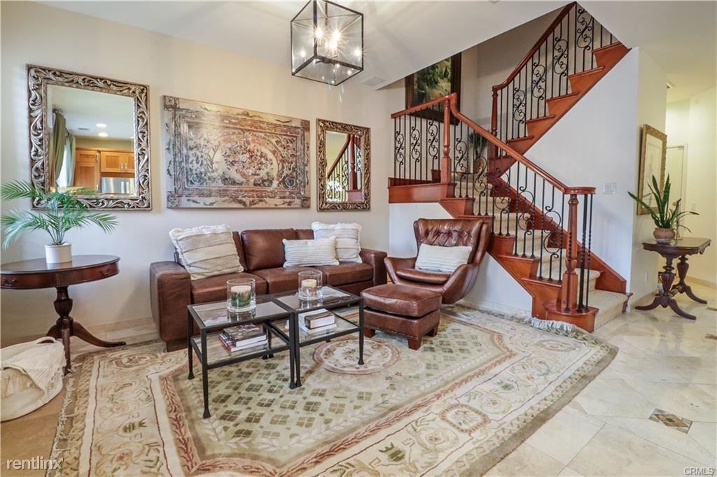 31 Mayfair - Photo 3 of 10