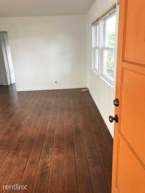 1137 Bay St - Photo 2 of 10