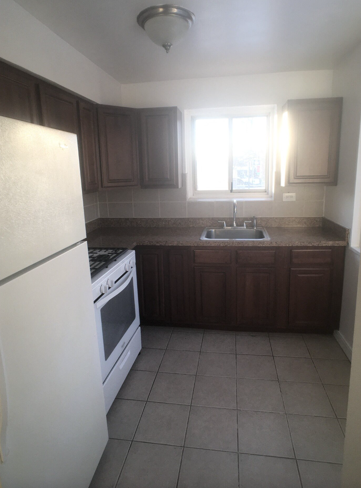 2341 W Touhy Ave #C8 - Photo 6 of 12