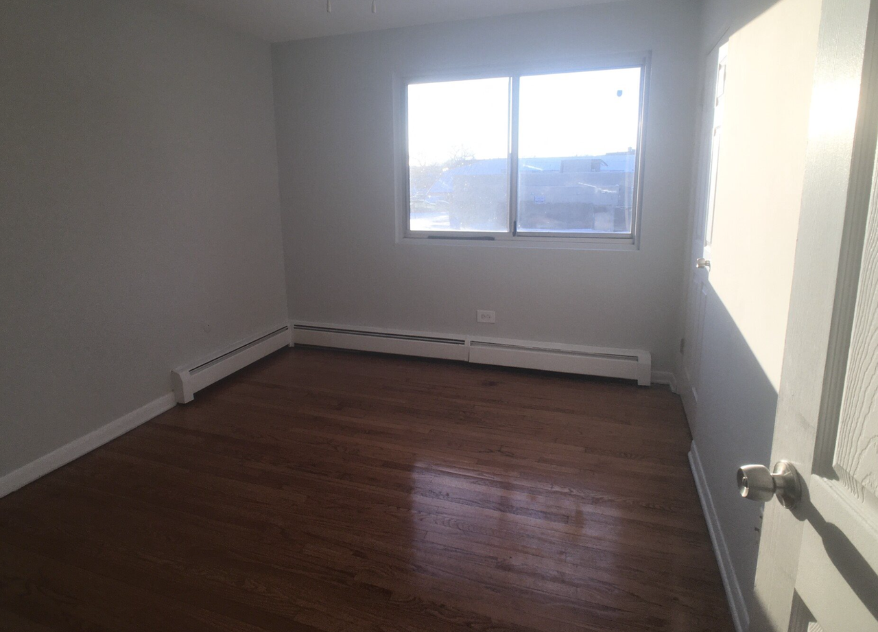 2341 W Touhy Ave #C8 - Photo 7 of 12