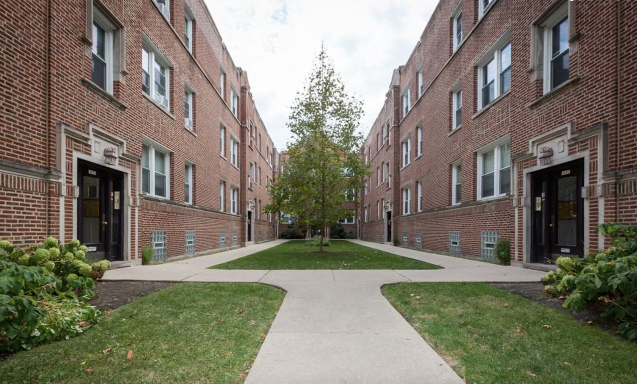 1441 W Lunt Ave #1N - Photo 4 of 7