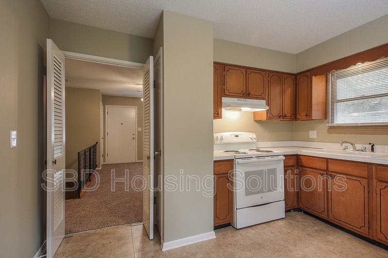 8015 E 87th St - Photo 3 of 7